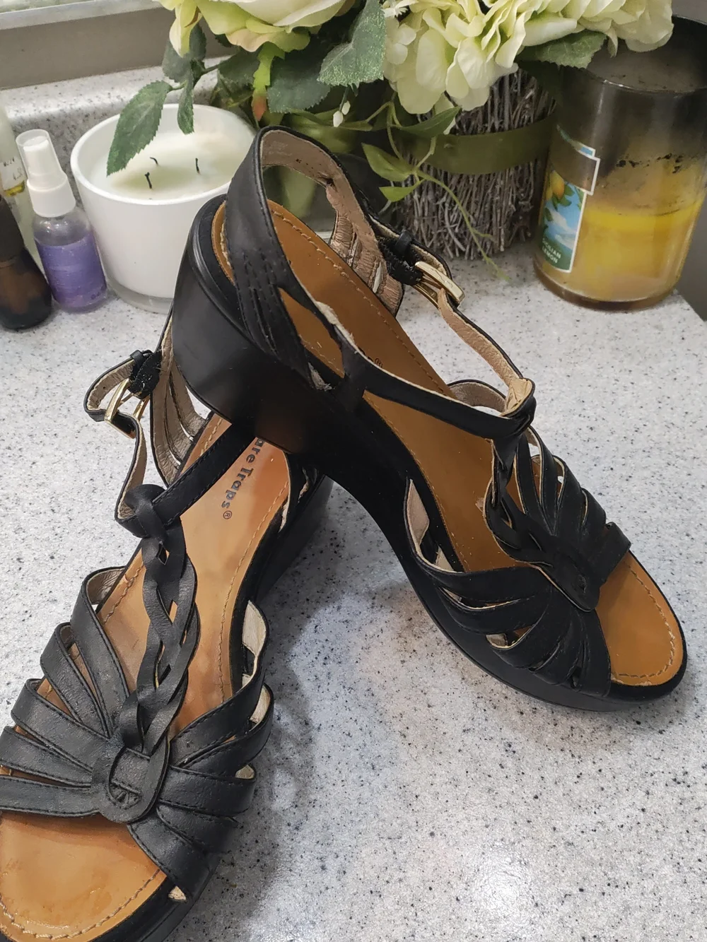 BareTraps Black Braided T-Strap Casual 🌞Sandals